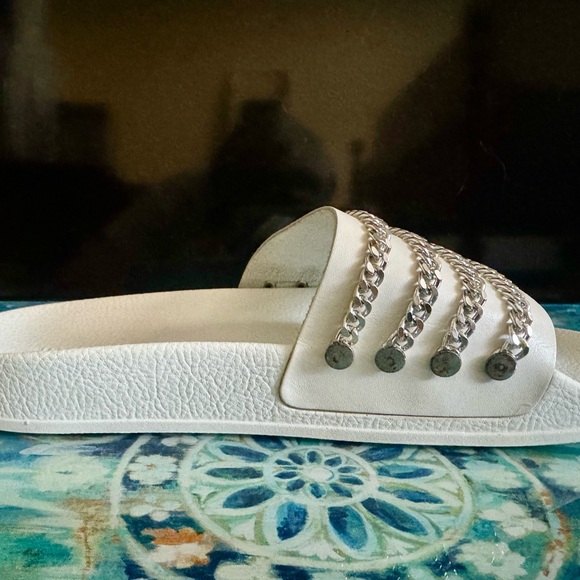 Barney's NY Women's White Leather W/ Chain Detail Slides - NEW - Picture 6 of 8